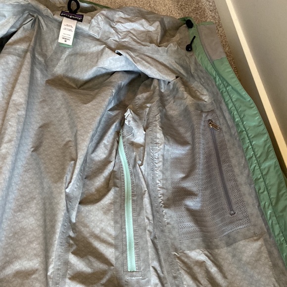 Patagonia rain jacket - Picture 4 of 7